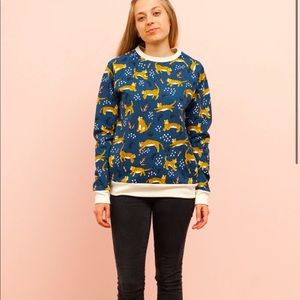 Winter Water Factory Sweater! Tiger size M